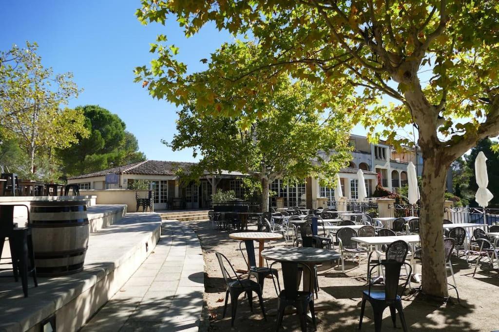 Appartement Clim & Piscine Sur Golf Pont-Royal Exterior photo